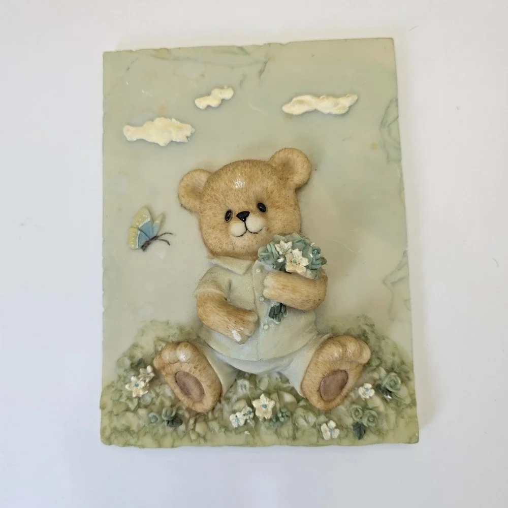 VTG SHIAH YIH Teddy Bear Wall Plaque 3D Resin Nursery Decor Blue White Flower‎